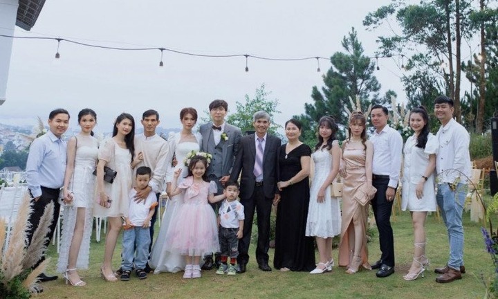 Bố mẹ Quảng Ngãi tần tảo nuôi 5 con gái giỏi giang, cuối đời hái 