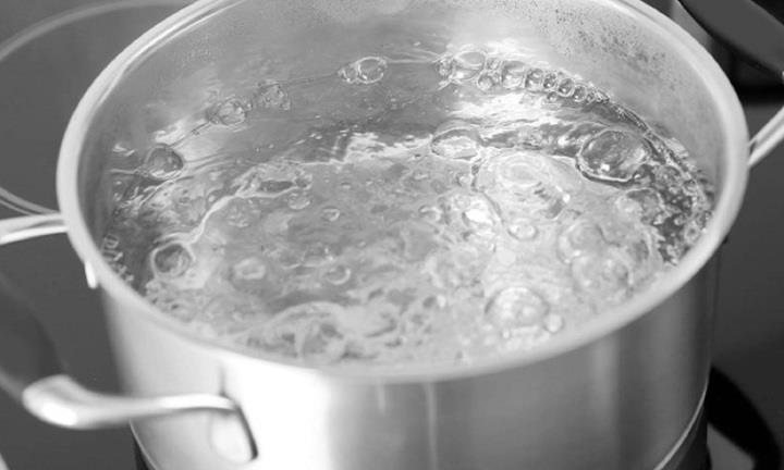 Tại sao không nên đun nước sôi lại nhiều lần