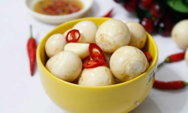 Cà muối giòn ngon đưa cơm nhưng nhóm người này tuyệt đối không ăn