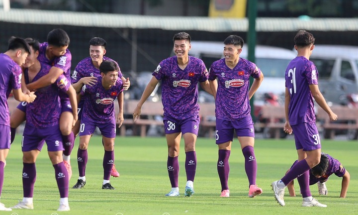 Lộ diện người được HLV Kim Sang Sik trao 