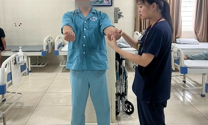 Người đàn ông ngoại quốc nhập viện sau bữa nhậu