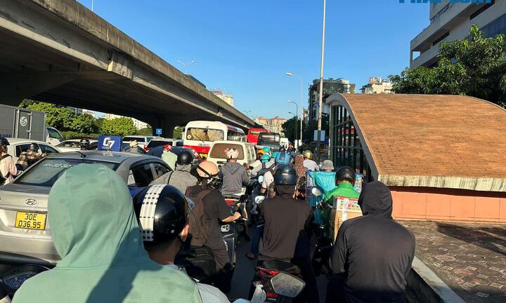 Cửa ngõ Hà Nội ùn tắc 