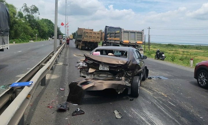 Tin tức tai nạn giao thông mới nhất ngày 2/9: Va chạm với ô tô tải, 1 người chết