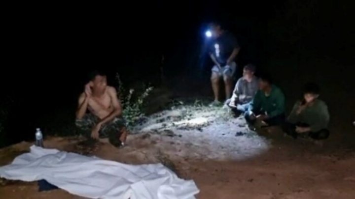 Bé gái 6 tuổi đuối nước thương tâm, nghi do bị ông nội vứt xuống ao