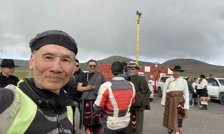 Cụ ông U80 “phượt” bằng mô tô hơn 13.000km tới Tây Tạng: Bí quyết nằm gọn trong 3 điều