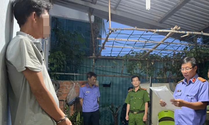 Vụ bé gái 11 tuổi bị hàng xóm dâm ô: Khởi tố 