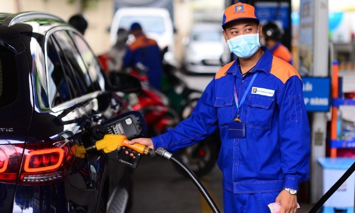 Xăng giảm giá lần 3 liên tiếp, RON 95 giá 