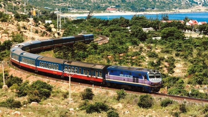 Đường sắt hủy bỏ nhiều chuyến tàu để tránh bão Yagi