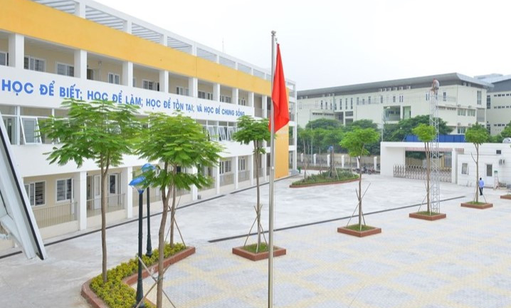 Vụ nam sinh lớp 10 ở Hà Nội tử vong tại lễ khai giảng: Hiệu trưởng nói gì?