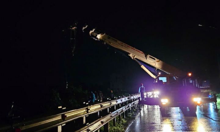 Ngành Đường sắt trắng đêm khắc phục hậu quả do bão số 3