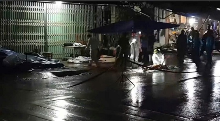 Tai nạn giao thông trong đêm mưa bão, 2 người đi xe máy tử vong tại chỗ