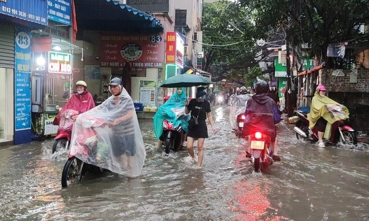 Cảnh báo: Hơn 75 tuyến phố tại Hà Nội có nguy cơ ngập trong 3 -6 giờ tới