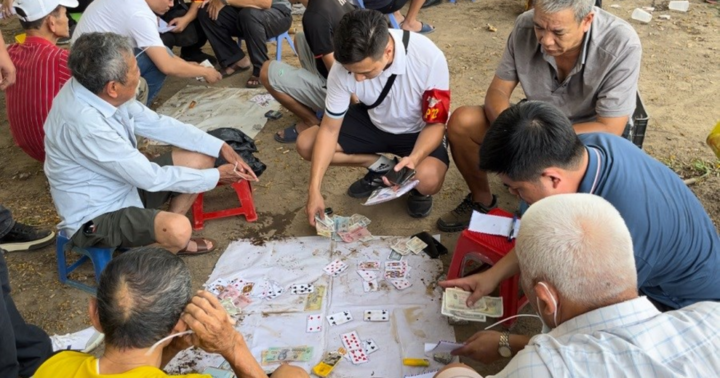 Gần 100 cán bộ, chiến sĩ vây ráp ổ đánh bạc, bắt 43 “con bạc gạo” ở Hải Phòng