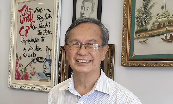 Một giáo sư 76 tuổi rút hết 1 tỷ tiền tiết kiệm dưỡng già ủng hộ đồng bào lũ lụt