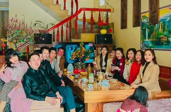 Gia đình ở Thái Nguyên có 7 chàng rể quý, bố vợ nằm viện thay nhau chăm sóc