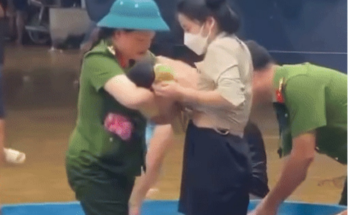 Clip: Rơi nước mắt trước khoảnh khắc 