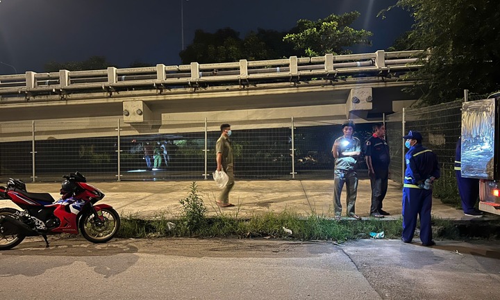 Vụ người đàn ông chết trong tư thế treo cổ dưới gầm cầu: Hiện trường có gì?