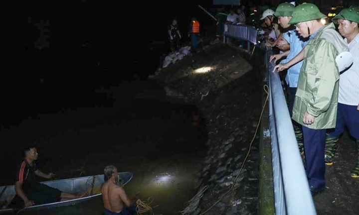 500 cán bộ, chiến sĩ khắc phục sự cố tại Trạm bơm Cống Bún