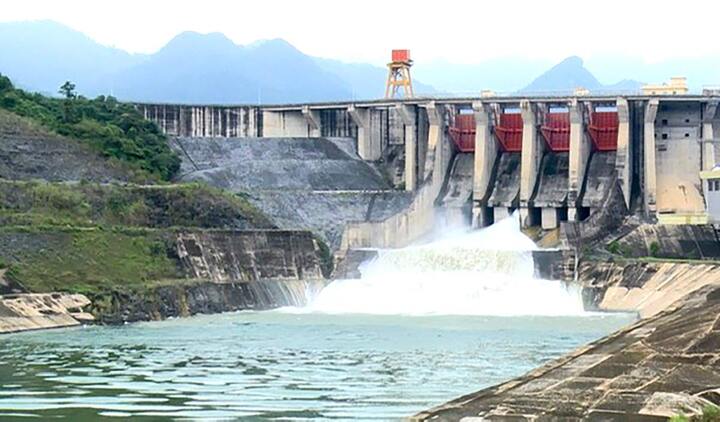 Đóng cửa xả đáy cuối cùng hồ Thủy điện Tuyên Quang