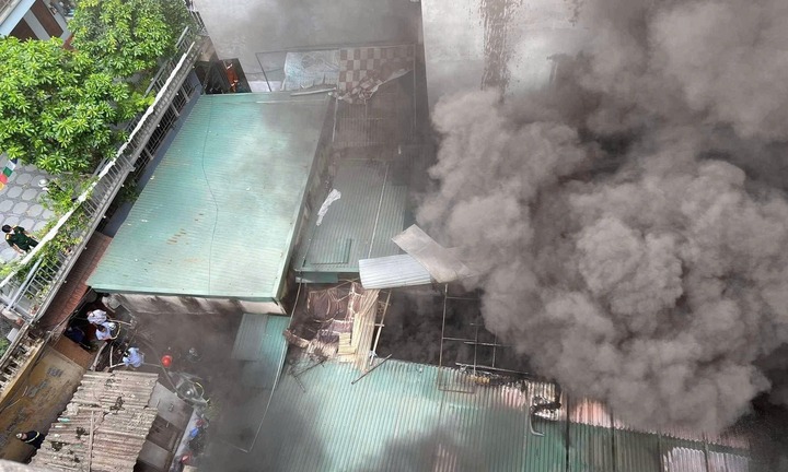 Hà Nội: Cháy lớn tại nhà dân ở phố Trần Bình