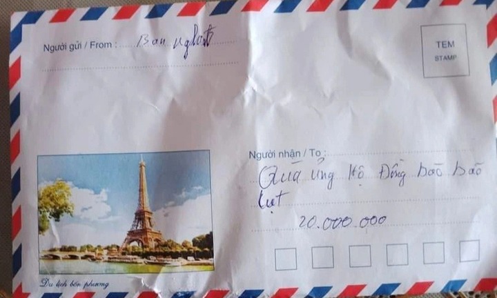 Sự thật chiếc phong bì ghi dòng chữ “Quà ủng hộ đồng bào bão lụt 20.000.000