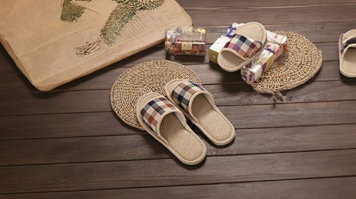 Tại sao không nên để mũi dép hướng về phía giường?