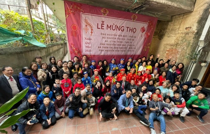 Đại gia đình Hà Nội có hơn 300 thành viên, đi chơi tưởng cả công ty