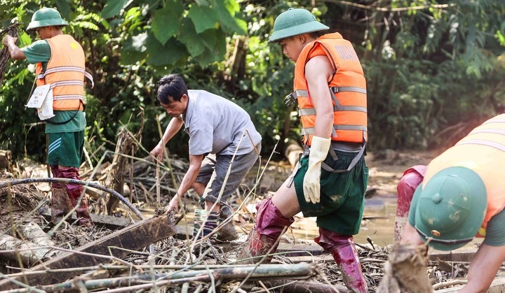 Vụ sạt lở đất kinh hoàng ở Làng Nủ: Tìm thấy thêm thi thể một cháu bé