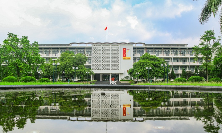 Số sinh viên tốt nghiệp cao kỷ lục tại trường đại học 