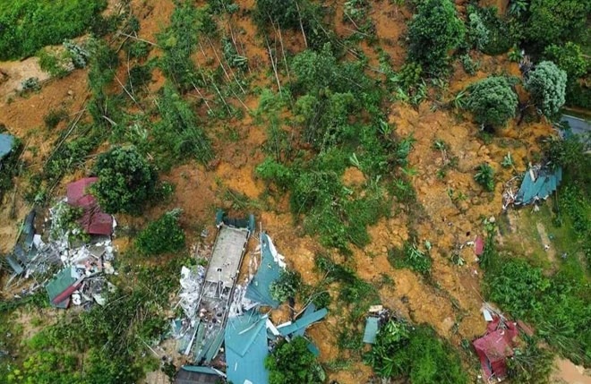 Di dời 46 hộ dân trong đêm khỏi vùng sạt lở tại Hà Giang