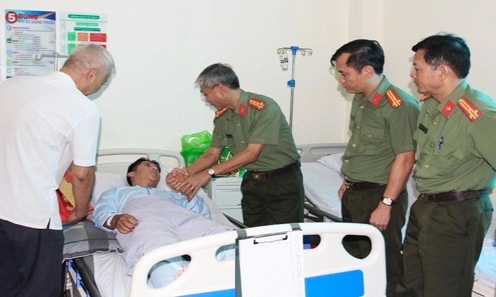Thiếu úy công an bị đâm trọng thương khi làm nhiệm vụ