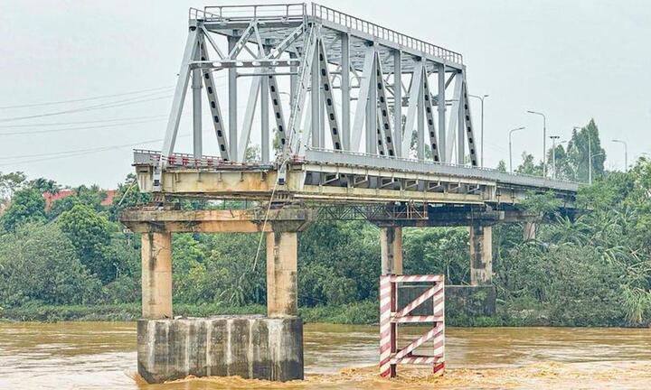Xây dựng cầu Phong Châu mới theo quy định về xây dựng công trình khẩn cấp