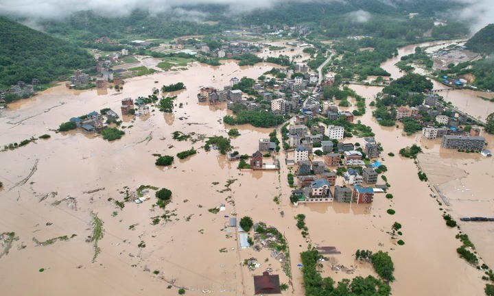 Lũ trên sông Hồng lên nhanh, cảnh báo ngập lụt ven sông ở Lào Cai, Yên Bái, Hà Giang, Tuyên Quang
