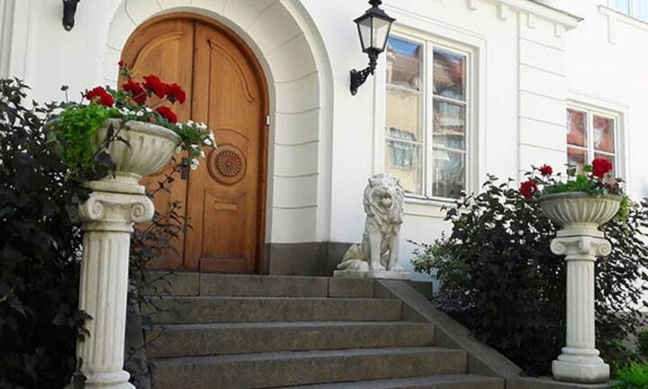 Xây thềm nhà bao nhiêu bậc để hút tài lộc?