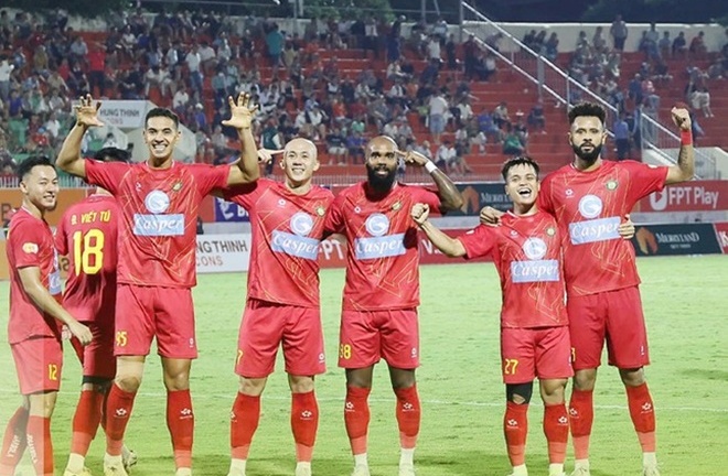 Kết quả bóng đá hôm nay ngày 5/10: Thanh Hóa dẫn đầu V-League, Valencia hòa