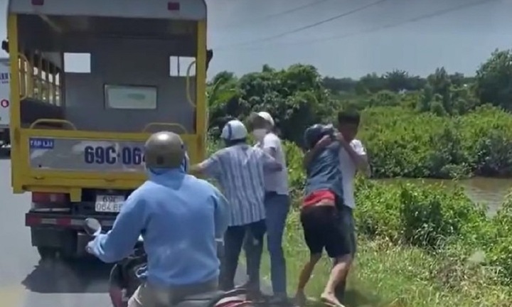 Xác minh clip người đi xe máy