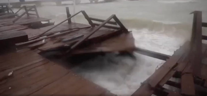 Clip: Hãi hùng trước cảnh bão Milton 