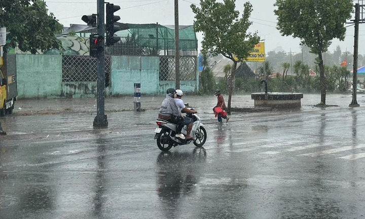 Thời tiết hôm nay ngày 12/10: Nam Bộ và Tây Nguyên vẫn chưa ngừng mưa