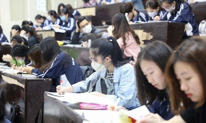 Cử tri kiến nghị không tăng học phí đại học, Bộ GD&ĐT nói gì?