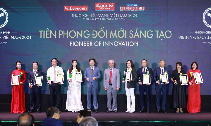 DNSE tiếp tục đạt Top 10 Thương hiệu mạnh – Tiên phong đổi mới sáng tạo 2024