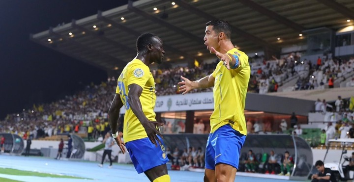 Kết quả bóng đá hôm nay ngày 19/10: Ronaldo hóa người hùng