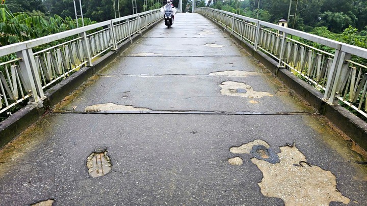 Cầu treo 23 năm tuổi ở Thừa Thiên Huế rệu rã, xuống cấp nghiêm trọng