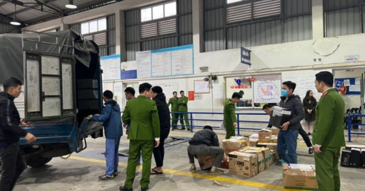 Giám đốc, nhân viên trung tâm đăng kiểm “gợi ý” chủ xe chi tiền để bỏ qua lỗi của phương tiện