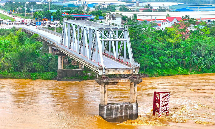 Xây dựng cầu Phong Châu mới với tinh thần