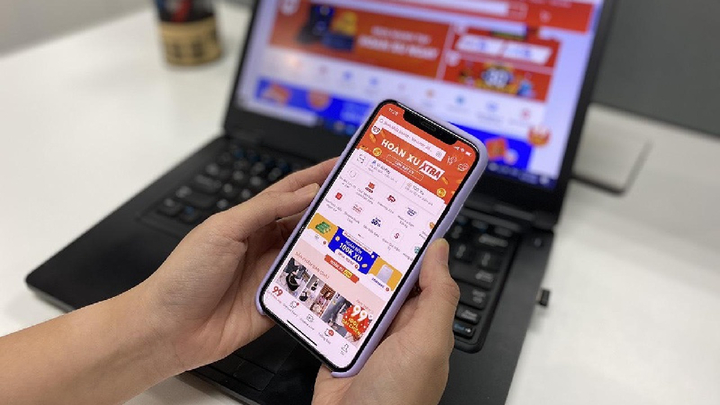 Người Việt chi 9,5 tỷ USD mua hàng online trong 9 tháng đầu năm, doanh số ngành hàng nào cao nhất?