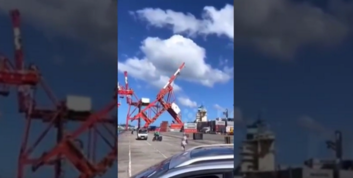 Clip: Tàu chở hàng 