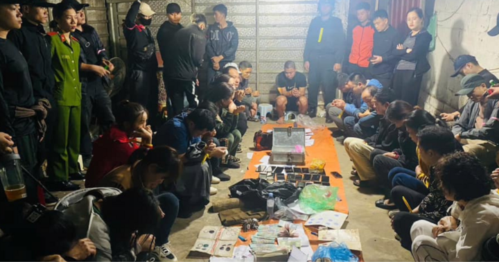 Lạng Sơn: Phá tụ điểm đánh bạc có đường hầm bí mật dài hơn 300m