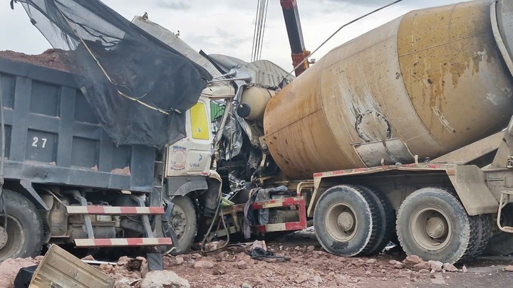 Vụ xe bồn, xe tải đấu đầu nhau gây tiếng nổ như bom, 2 người chết: Diễn biến mới nhất