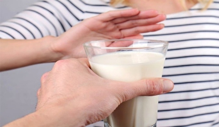 Những nhóm người tuyệt đối không được uống sữa bò