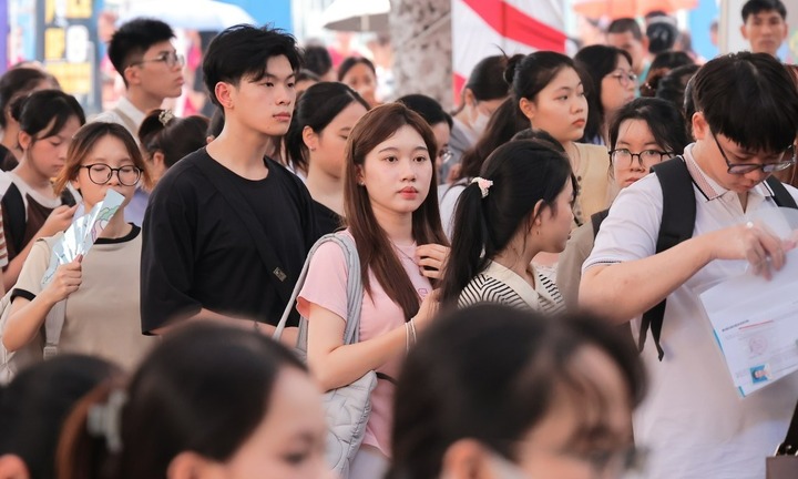 Tuyển sinh 2025: Thí sinh chạy đua